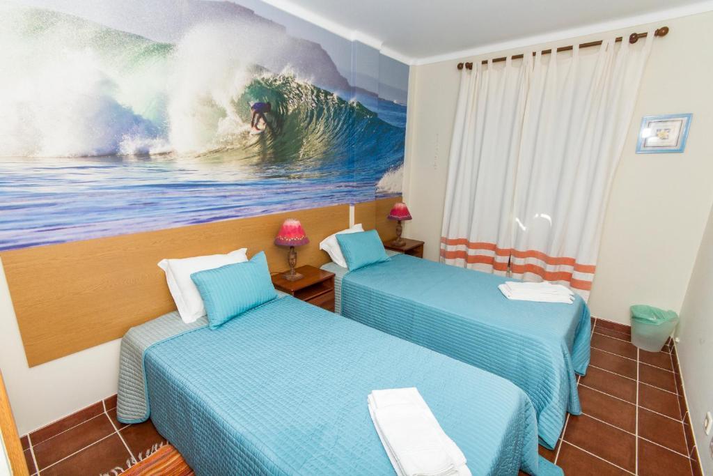 Supertubos Beach Hostel Atouguia Da Baleia Room photo