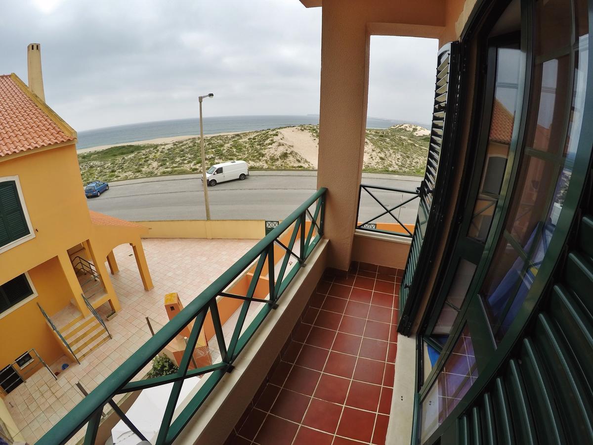 Supertubos Beach Hostel Atouguia Da Baleia Exterior photo