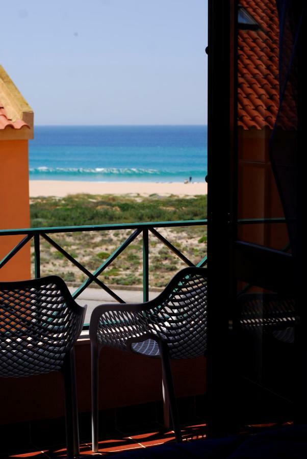 Supertubos Beach Hostel Atouguia Da Baleia Exterior photo